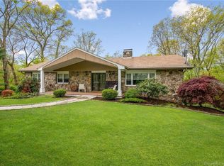 33 Greenbrier Rd, Trumbull, CT 06611