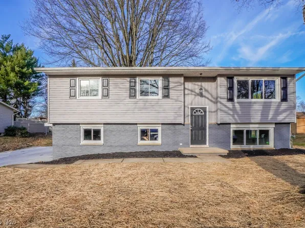 1752 Pauli St, Canal Fulton, OH 44614