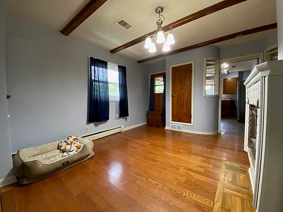 4th image of 2740 Buena Vista St