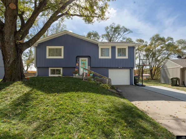 11 Redwood Ln, Yutan, NE 68073