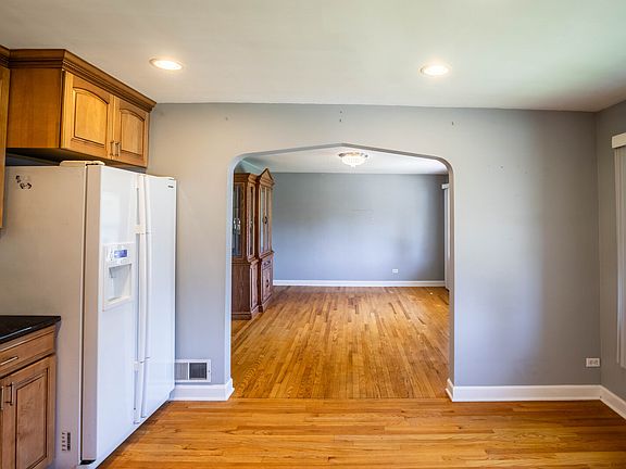 3rd image of 3033 Ernst St