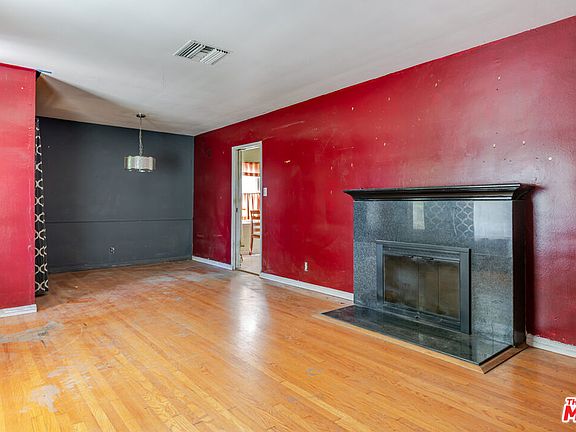 4th image of 16431 Hamlin St