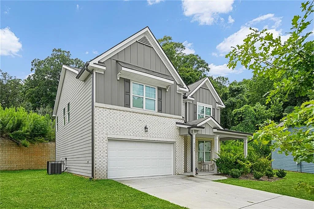 4 bed, 2.5 bath, 2536 sqft, $3,500 — Photo 2