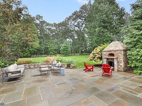 3rd image of 7 Red Oak Row