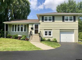 2263 Dean St, Niskayuna, NY 12309