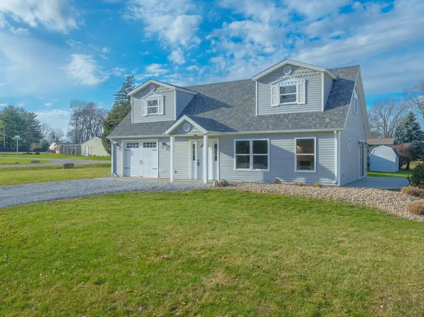 11179 N Wawasee Cir W, Cromwell, IN 46732