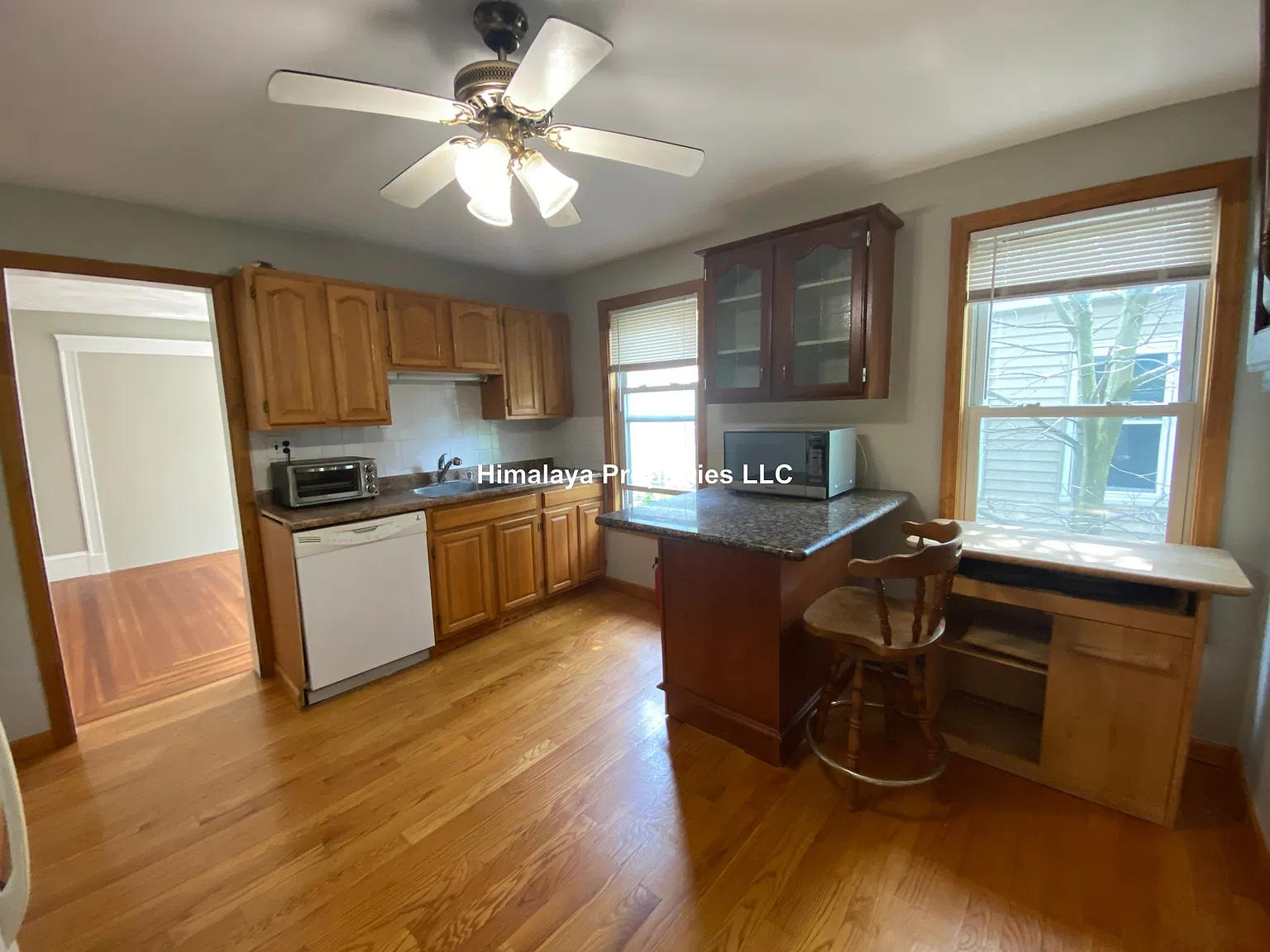 5 bed, 2.0 bath, $6,625 — Photo 2