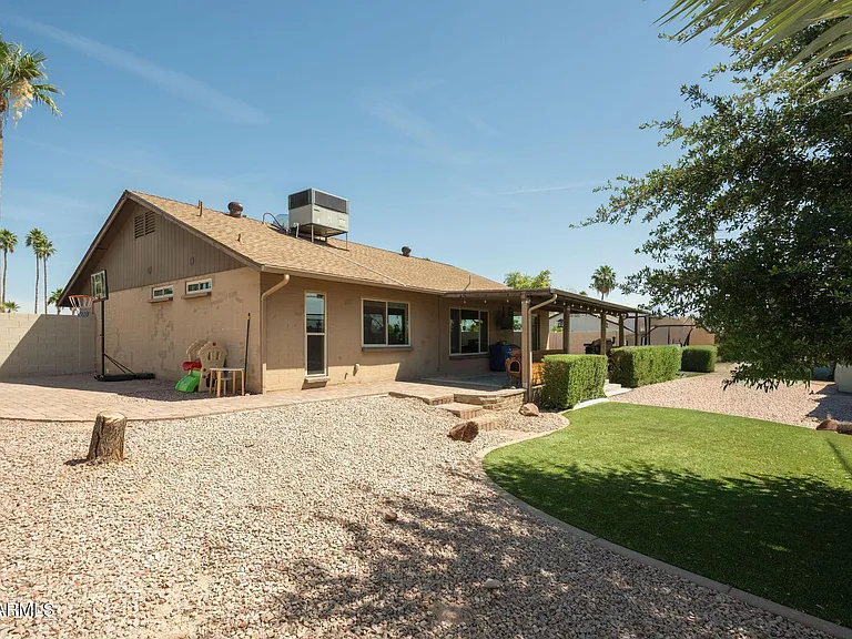 5161 E Beck Ln — Photo 17
