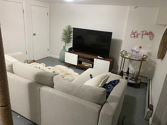 Rented by Kahana Real Estate LLC | media 18