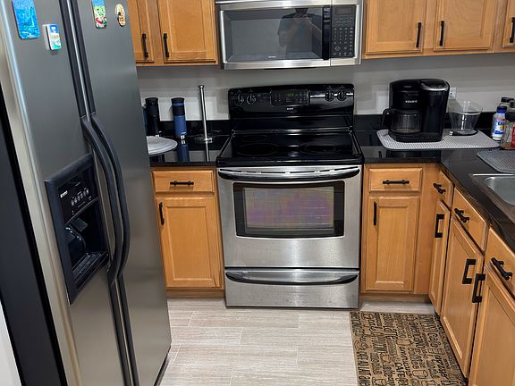 5th image of 345 N Lasalle St #802