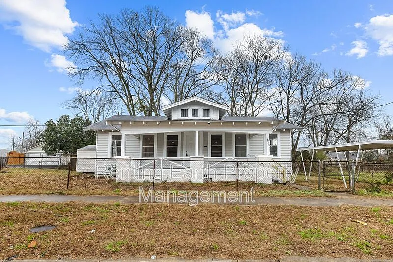 Building Photo - 617 7th St W