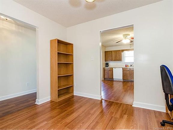 4th image of 2830 Hill Top Dr