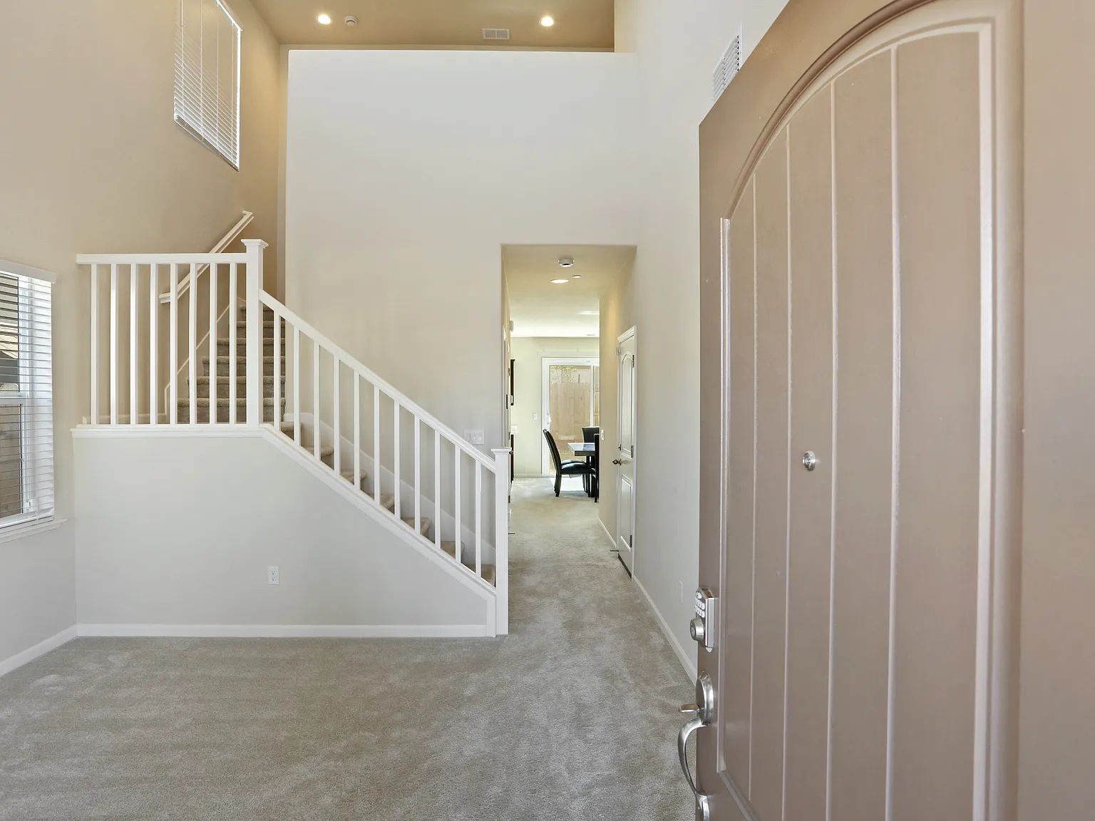 4 bed, 2.5 bath, 2065 sqft, $3,200 — Photo 4