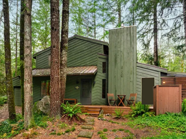 21224 E Crater Ct, Rhododendron, OR 97049