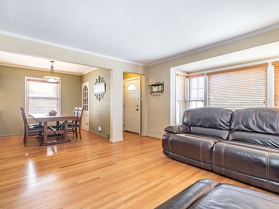 2nd image of 5036 N Mont Clare Ave
