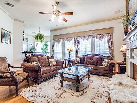5th image of 732 Saint Andrews Ln