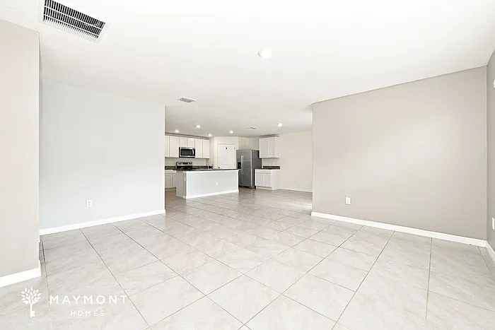 4 bed, 2.0 bath, 1828 sqft, $2,395 — Photo 3
