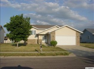 209 Rainbow Dr, Marshall, MN 56258