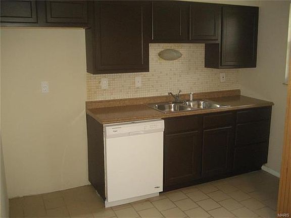 5th image of 3110 Carnaby Ln APT B