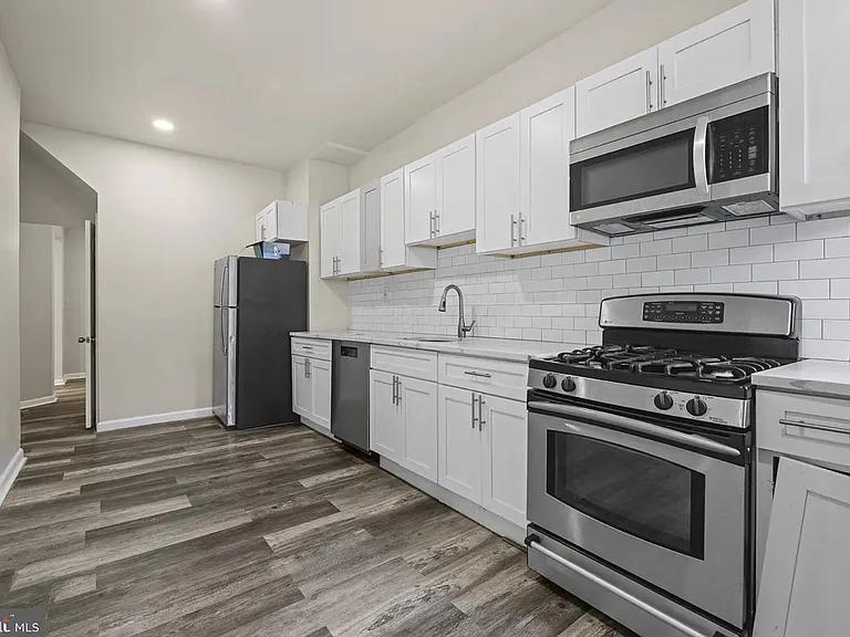 3030 Windsor Ave — Photo 3
