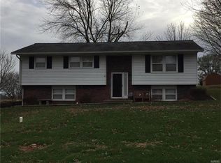 1818 Doe Run Dr, Vandalia, IL 62471
