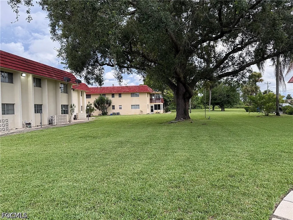 2 bed, 1.0 bath, 842 sqft, $1,350 — Photo 2