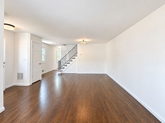 5th image of 433 Hanover Ave