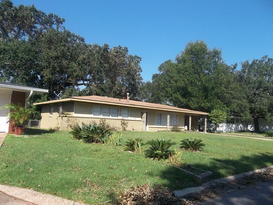 House with front yard