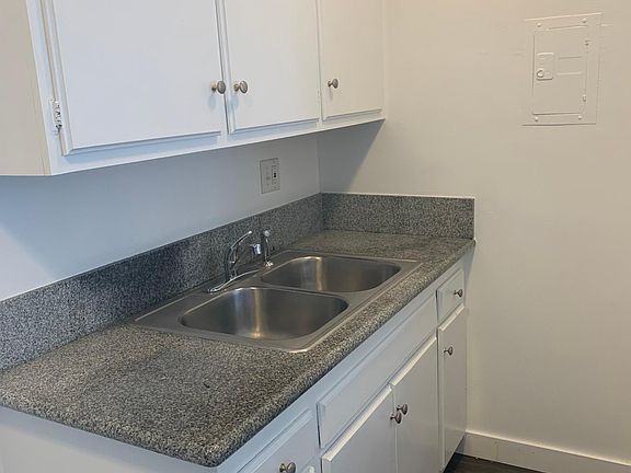 4th image of 12327 Greene Ave