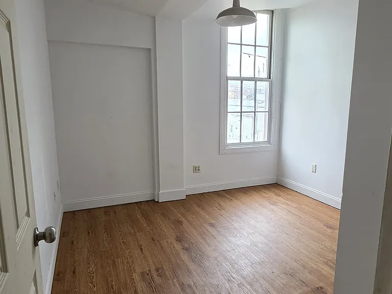 18 Catherine St #2H — Photo 3