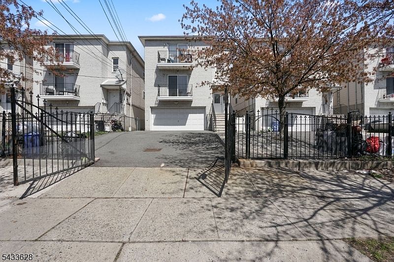1st image of 19 Halleck St