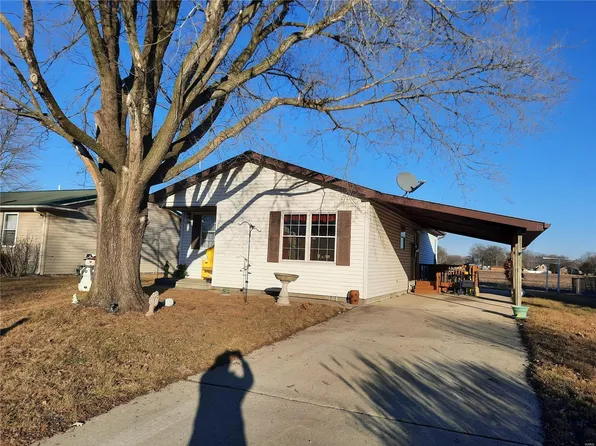 202 White Oak Dr, New Baden, IL 62265