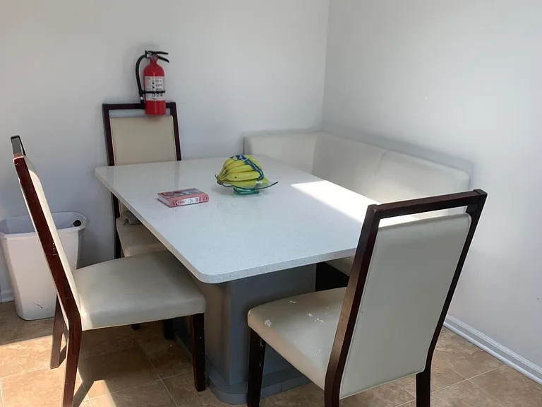1169 Lincoln Ct — Photo 5