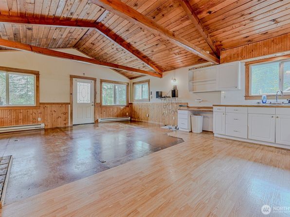 91 NE Lakeshore Drive N, Tahuya, WA 98588