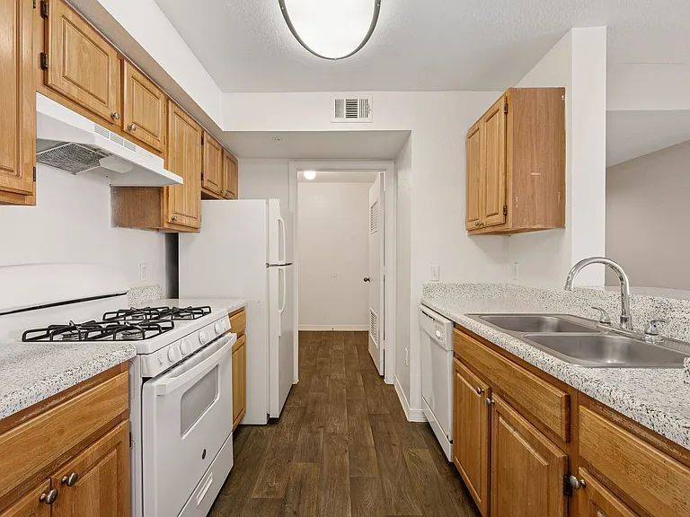 Vista Haven Apartment Homes — Photo 12
