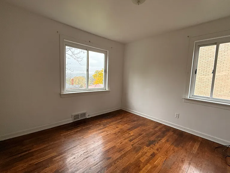 1105 Woodbine St — Photo 4