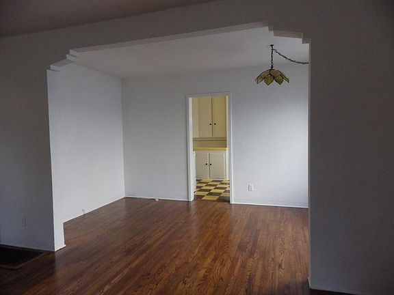 5th image of 1421 E Garfield Ave