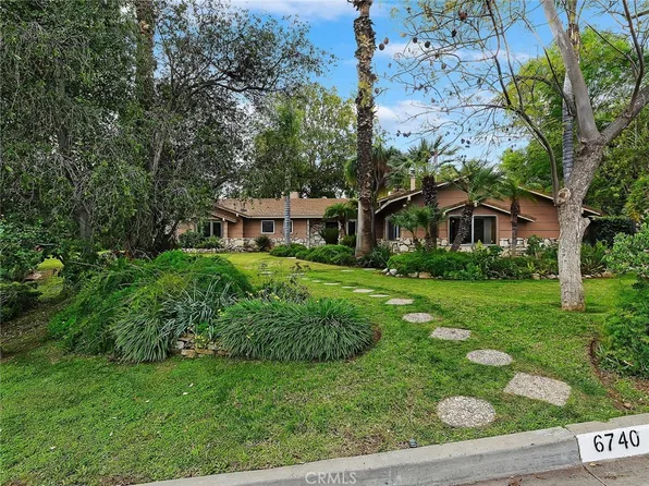 6740 Sunset Cir, Riverside, CA 92505