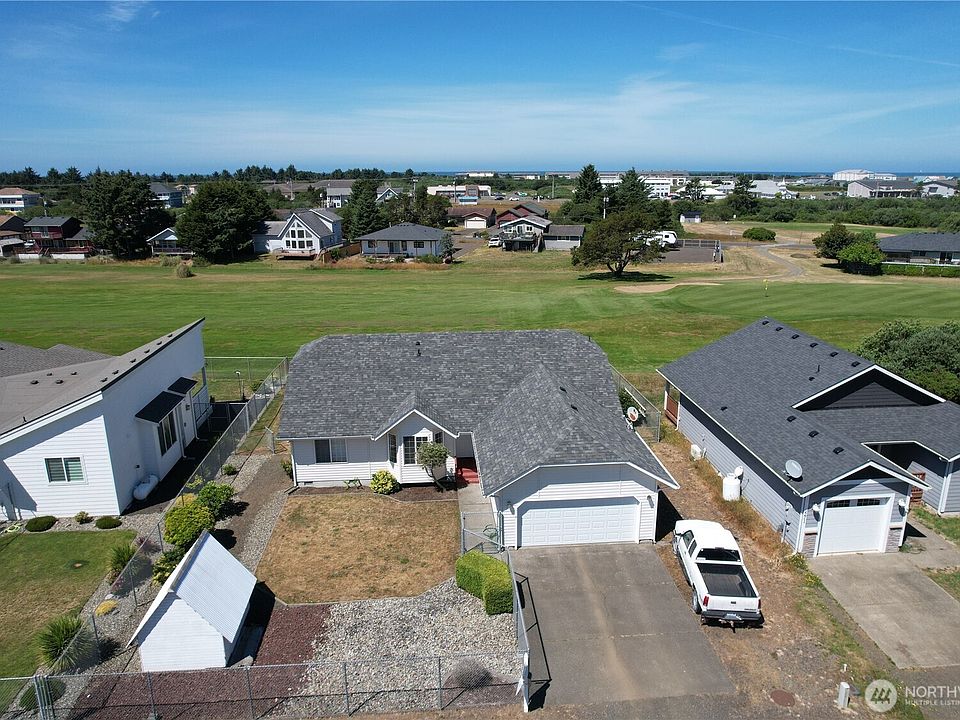 1st image of 567 Puffin Avenue NE