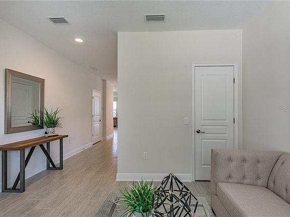 5th image of 919 W Warren Ave