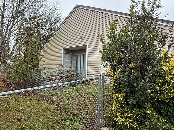 4th image of 212 Dunmurry Pl