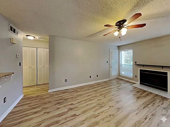3rd image of 419 Granville Ct #419