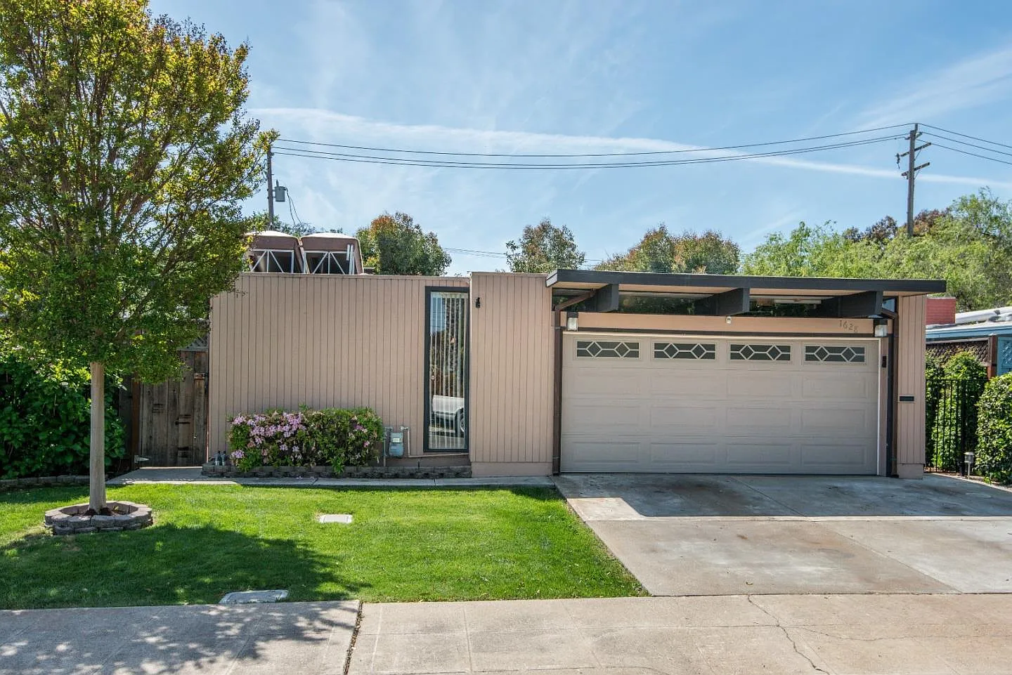 1628 Eleanor Dr photo 1