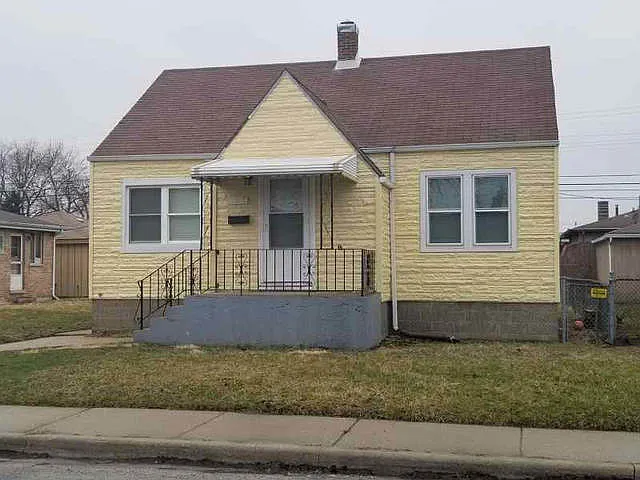 728 Greenbay Ave photo 1