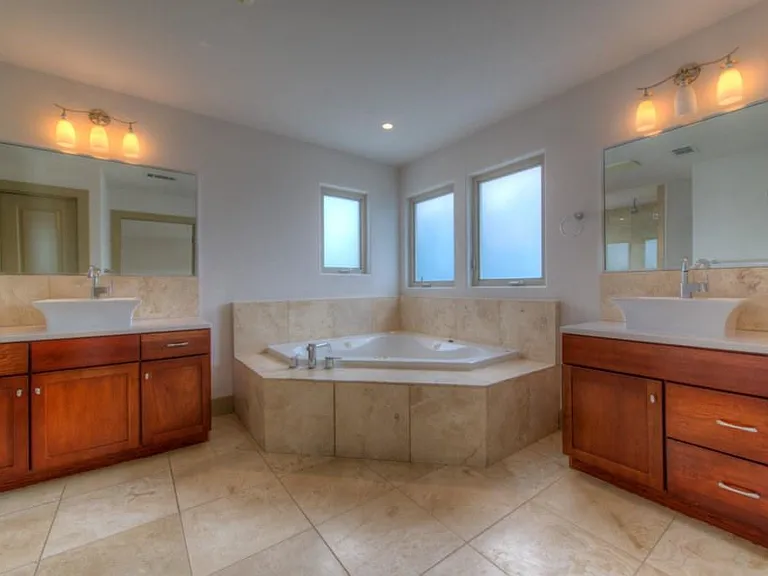605 Peacock Ln #C — Photo 8