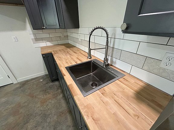 2nd image of 446 Lewis St #2B