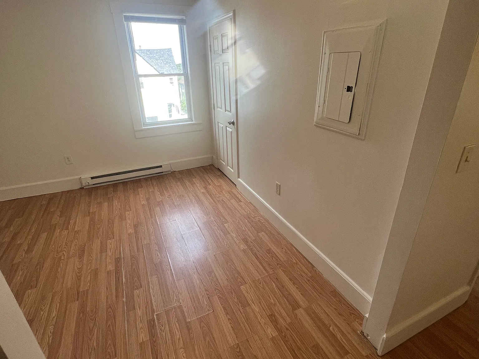 3 bed, 1200 sqft, $2,108 — Photo 4