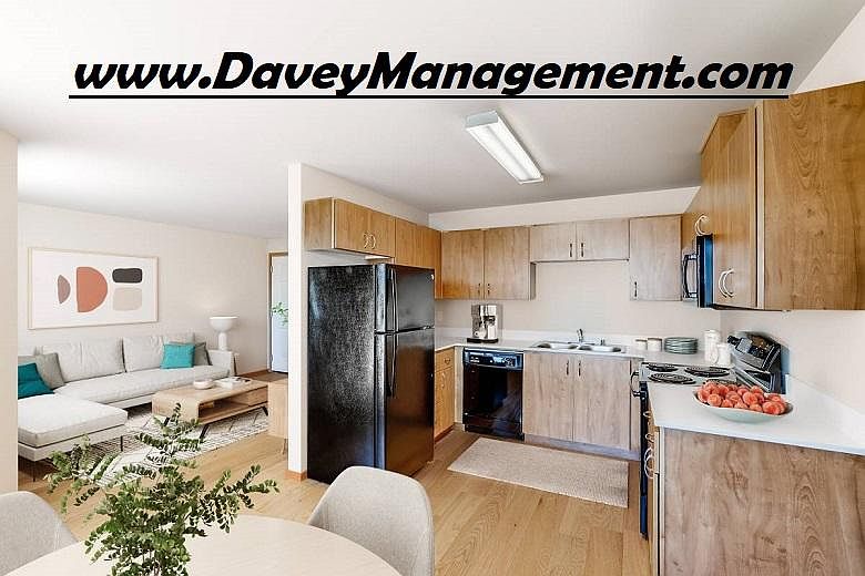 2nd image of 28 Waverly St #2