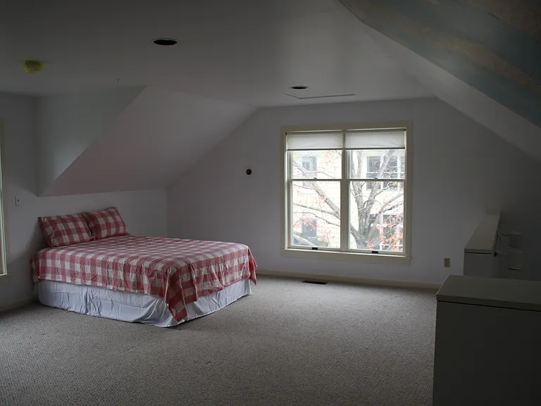 525 Grove Ave — Photo 6