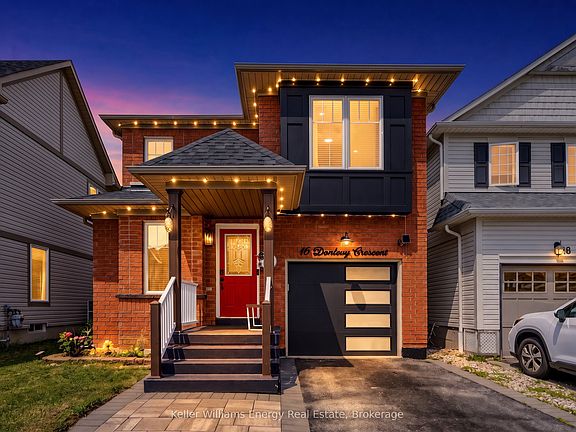 4th image of 16 Donlevy Cres